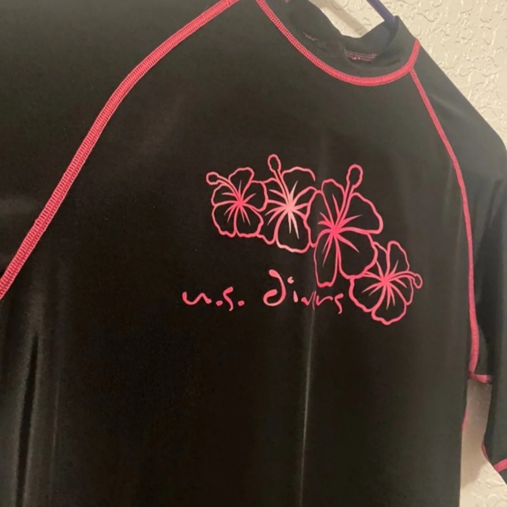 Women's Black Rash Guard with Pink Trim - Picture 2 of 4